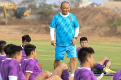 Đội tuyển Việt Nam tập buổi đầu tiên tại Lào