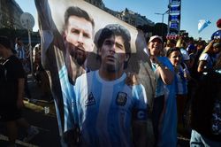Điều tuyệt vời của Messi mà Maradona không bao giờ có được