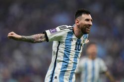 Thoát khỏi cái bóng Maradona, Messi giành trọn trái tim Argentina