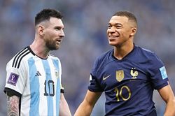 Mối quan hệ trái ngược của Mbappe với Ronaldo, Messi