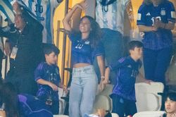 Vợ con Messi ăn mừng phấn khích khi Argentina vô địch World Cup 2022