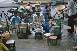 Ảnh hiếm có khó tìm về hàng quán vỉa hè Sài Gòn năm 1991