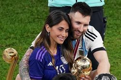 Hình ảnh Messi ăn mừng vô địch World Cup cùng vợ và 3 con trai