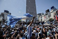 Cả nước Argentina mở hội ăn mừng Messi vô địch World Cup 2022