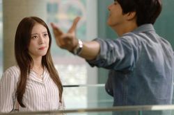 Bố đẻ nhập viện, vợ gọi điện hỏi tiền chồng thì sững sờ khi nhận được câu trả lời lạnh lùng