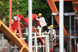 Nhà thầu xây dựng 'thắt lưng buộc bụng' trước Tết