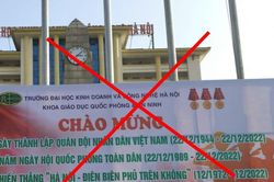 Đình chỉ 2 cán bộ vụ trường đại học treo pano in cờ Trung Quốc