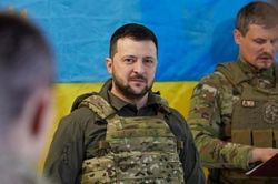 Tổng thống Ukraine Zelensky bất ngờ thăm 'chảo lửa' Bakhmut