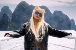 Christina Aguilera đi trực thăng, đón sinh nhật trên Vịnh Hạ Long