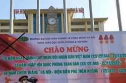 Làm rõ thông tin vụ Trường ĐH Kinh doanh và Công nghệ Hà Nội treo pano có hình cờ lạ