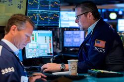 Chứng khoán Mỹ: Tâm lý hưng phấn trở lại, Dow Jones tăng gần 100 điểm