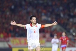 Việt Nam vs Lào: Lần đầu tiên của Đỗ Hùng Dũng