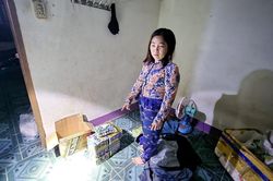 Mẹ mang con ruột chưa thành niên đi bán pháo lậu để che mắt công an