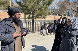 Taliban đình chỉ nữ sinh tới các trường đại học, LHQ phản ứng