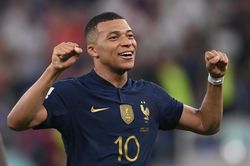 Tuyển Pháp thất bại nhưng Mbappe không thua Messi