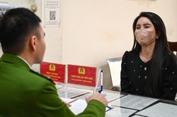Người phụ nữ giải thích việc lăng mạ cảnh sát giao thông
