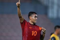Teerasil Dangda chạm mốc 20 bàn ở AFF Cup, người Thái có vui?