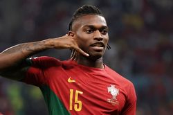 Milan khó giữ Rafael Leao