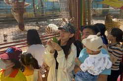 Bất ngờ nhan sắc Hoa hậu Thùy Tiên khi đi dép lê, không trang điểm