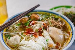 Hoang mang với Clip 'Đổ thức ăn thừa của khách vào nồi bún rồi bán lại'
