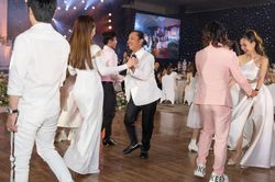 Tiệc khiêu vũ ở lễ cưới Khánh Thi và Phan Hiển