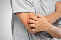 Ngứa khắp cơ thể, người đàn ông nhận kết quả mắc ung thư