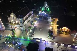 Không gian Giáng sinh đậm chất làng nghề ở 'xứ sở nồi đất'