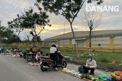 Nguy cơ mất an toàn vệ sinh tại các chợ 'cóc', chợ tự phát