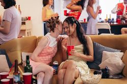 Cô đơn mùa lễ hội