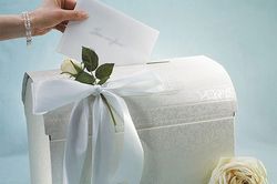 'Cắn răng' mùa cưới: Lương thấp hơn giúp việc vẫn liên tục ăn cỗ giá cao