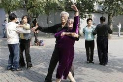 Ai nói người lớn tuổi không thể nhảy múa?