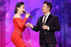 Bằng Kiều, Lệ Quyên đắm say cùng khán giả trong đêm nhạc Noel