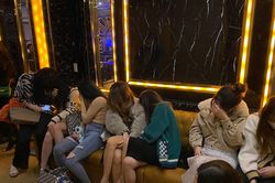 Công an phường Láng Thượng kiểm tra, phát hiện quán karaoke hoạt động 'chui'