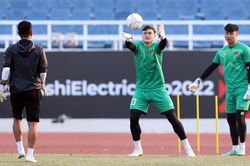 HLV Park Hang Seo dặn dò kỹ Văn Lâm