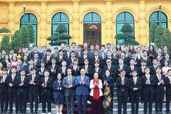 Chủ tịch nước gặp mặt học sinh đoạt giải kỳ thi Olympic và Khoa học kỹ thuật quốc tế 2022