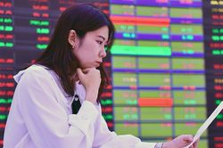 Chứng khoán tuần giáp Tết: Sự thận trọng gia tăng, khối ngoại kiên trì mua ròng