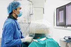 Tính mạng nguy kịch sau khi ho ra nửa lít máu trong 3 ngày
