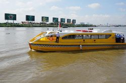 Tập trung phát triển vận tải và du lịch thủy nội địa