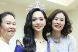 Mẹ Á hậu 1 Trịnh Thùy Linh: 'Điện thoại tôi như cháy máy vì tin nhắn, cuộc gọi chúc mừng'
