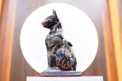 Quà Tết độc lạ: Kỳ linh đính đá quý, trổ vàng 24k giá hàng chục triệu đồng
