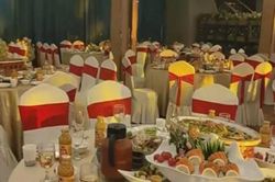 Tiệc cưới sang chảnh không có khách dự, cô dâu chú rể vẫn không thể oán trách