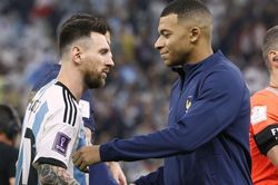 HLV Galtier: 'Mbappe đã chúc mừng Messi'