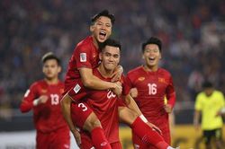 Lo cho Văn Hậu, CĐV vẫn bất ngờ khi tuyển Việt Nam 'out trình' Malaysia
