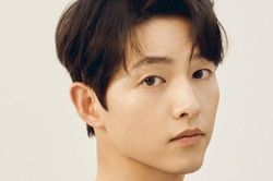 Quản lý lên tiếng về tin đồn Song Joong Ki nhờ bạn gái Katy Louise Saunders để đóng phim nước ngoài