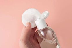 Việt Nam thu hồi trên toàn quốc 3 sản phẩm tẩy trang sản xuất ở Pháp