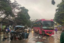 Tai nạn giao thông nghiêm trọng ở Hòa Bình làm 2 bố con thương vong