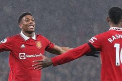 MU chẳng cần mua ai thay Ronaldo khi đã có Rashford và Martial