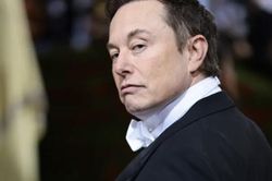 Điểm lại một năm tệ chưa từng thấy của cổ phiếu Tesla