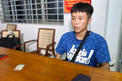 Mua dâm rồi cướp iPhone 14 Pro Max