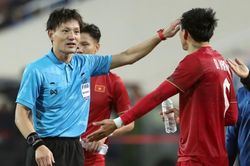 HLV Park Hang Seo nói Văn Hậu không xấu, nếu va chạm cho phép thì cứ chơi